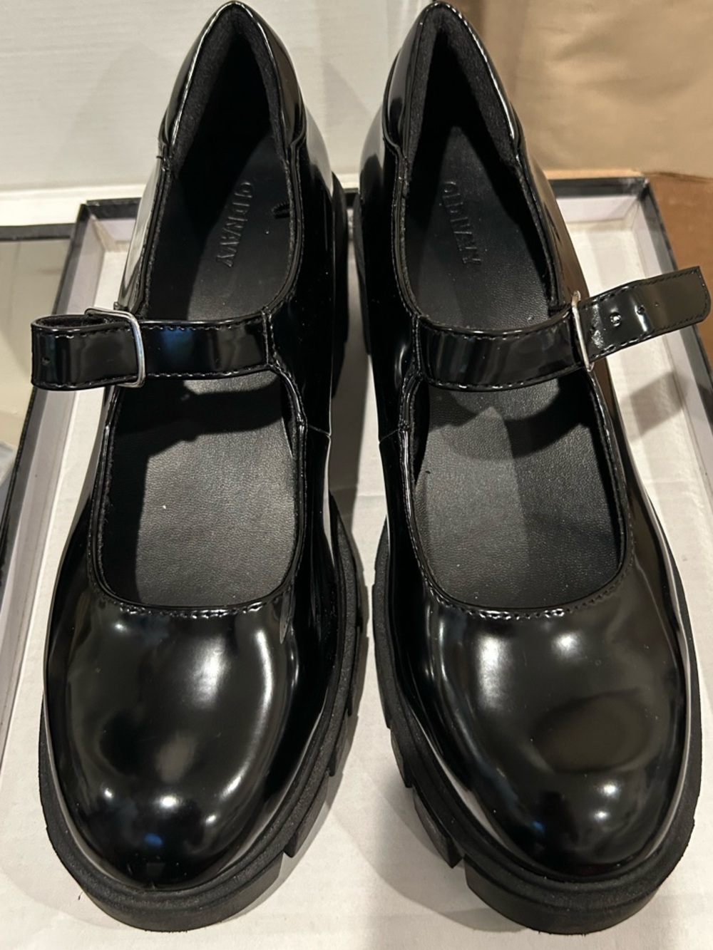 EUC Old Navy Black Patent Mary Jane Shoes size 8.5